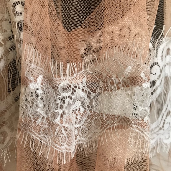 Nude mesh and white lace top with bell sleeves - Picture 5 of 8